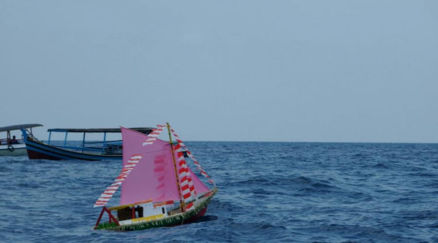 foto #4 Jong Dilepaskan ke Laut