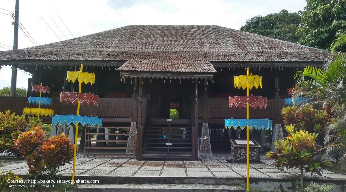 جدول اليوم #3 - الوجهة Rumah Adat|Cultural House|传统房屋|البيت التقليدي