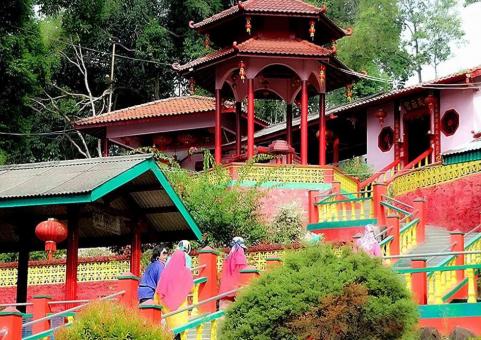 Tour Negeri Pelangi dan Pulau